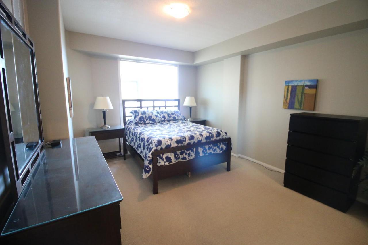 Sunset Waterfront Resort By Discover Kelowna Resort Accommodations Eksteriør billede