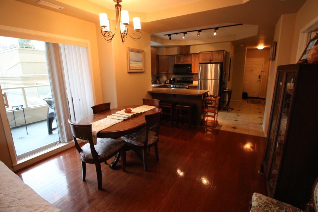 Sunset Waterfront Resort By Discover Kelowna Resort Accommodations Eksteriør billede