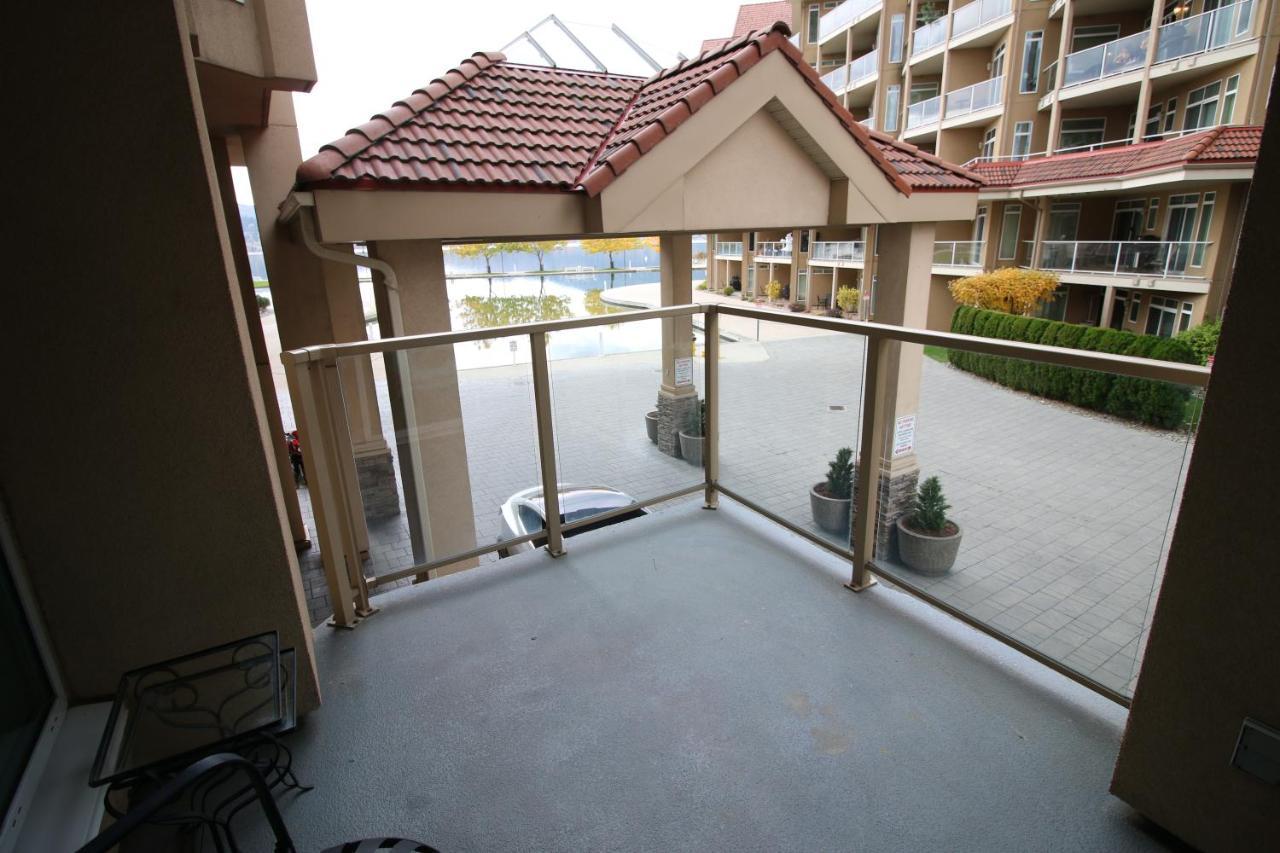 Sunset Waterfront Resort By Discover Kelowna Resort Accommodations Eksteriør billede