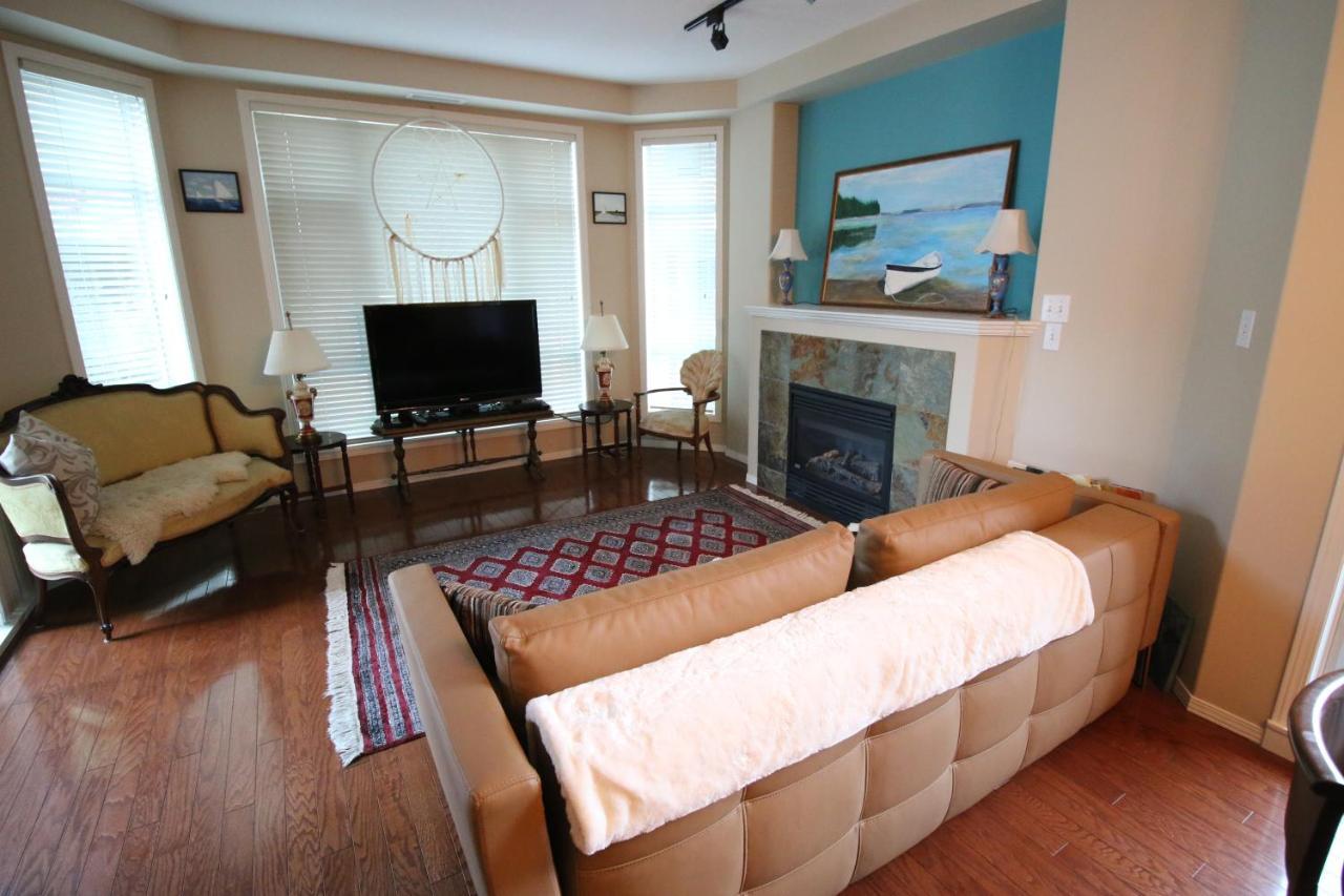 Sunset Waterfront Resort By Discover Kelowna Resort Accommodations Eksteriør billede