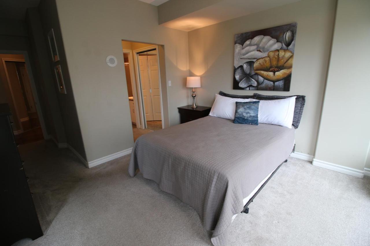 Sunset Waterfront Resort By Discover Kelowna Resort Accommodations Eksteriør billede