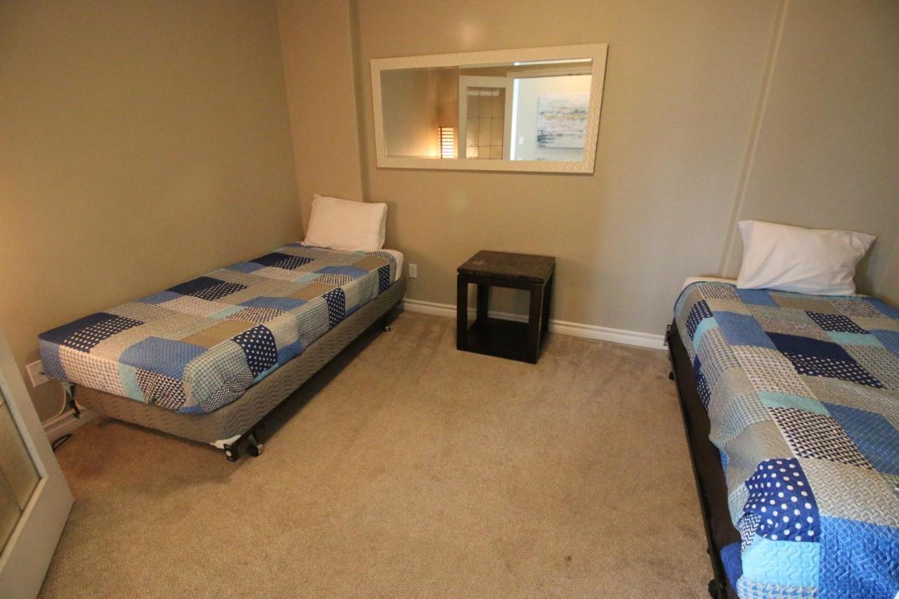 Sunset Waterfront Resort By Discover Kelowna Resort Accommodations Eksteriør billede