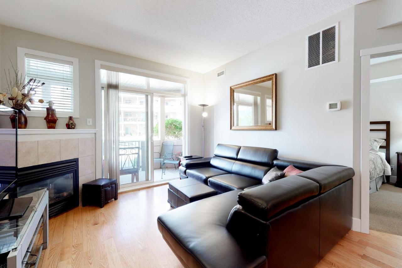 Sunset Waterfront Resort By Discover Kelowna Resort Accommodations Eksteriør billede
