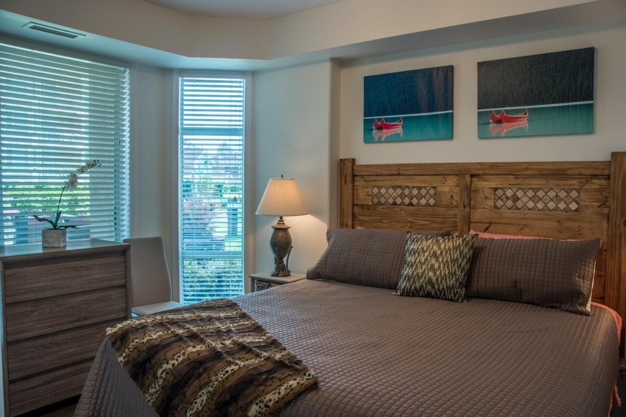 Sunset Waterfront Resort By Discover Kelowna Resort Accommodations Eksteriør billede