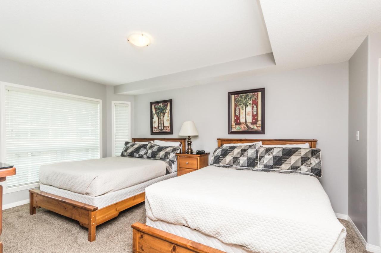 Sunset Waterfront Resort By Discover Kelowna Resort Accommodations Eksteriør billede