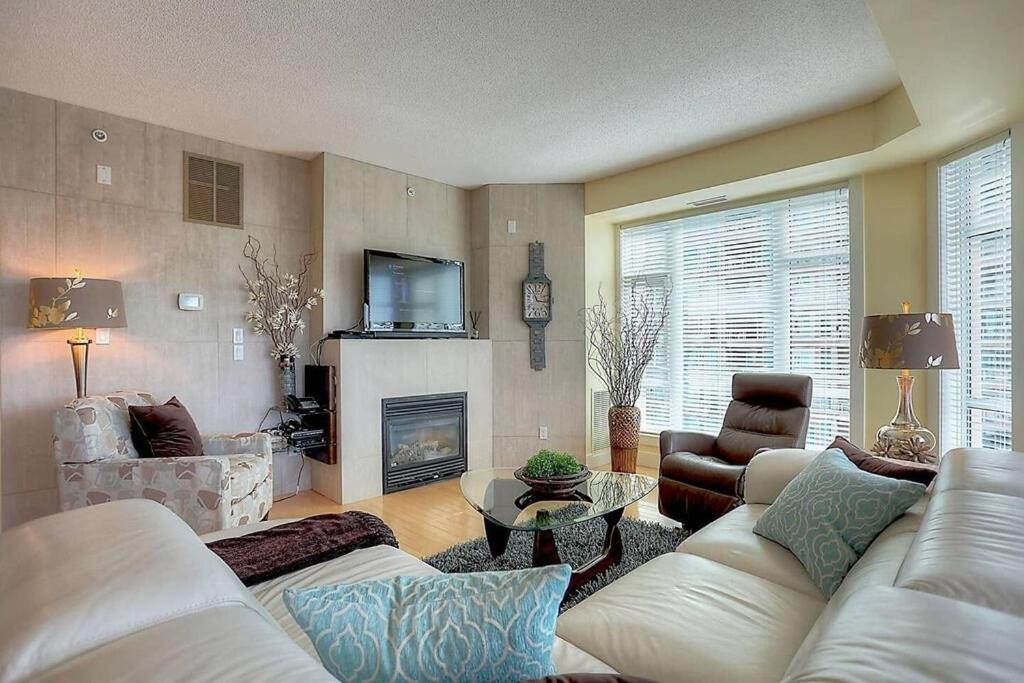 Sunset Waterfront Resort By Discover Kelowna Resort Accommodations Eksteriør billede