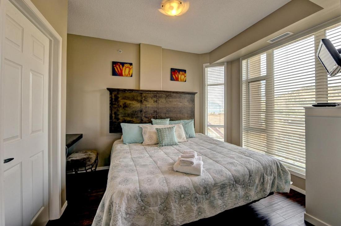 Sunset Waterfront Resort By Discover Kelowna Resort Accommodations Eksteriør billede