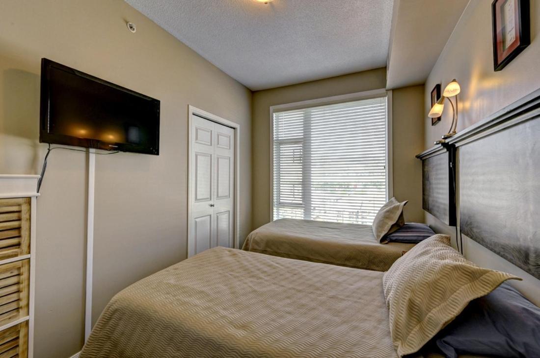 Sunset Waterfront Resort By Discover Kelowna Resort Accommodations Eksteriør billede