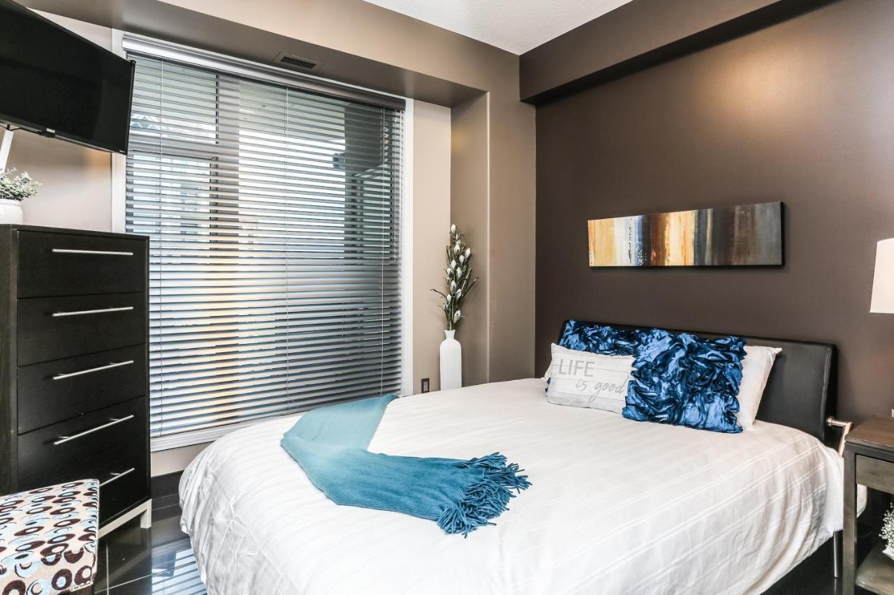 Sunset Waterfront Resort By Discover Kelowna Resort Accommodations Eksteriør billede