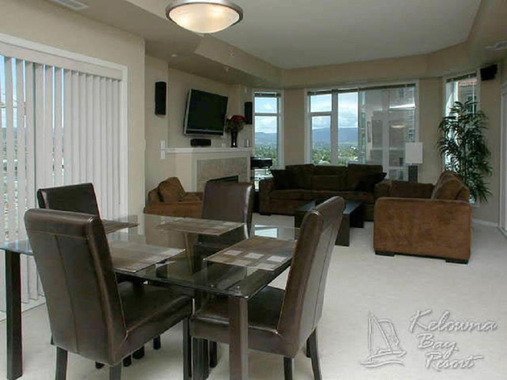 Sunset Waterfront Resort By Discover Kelowna Resort Accommodations Eksteriør billede