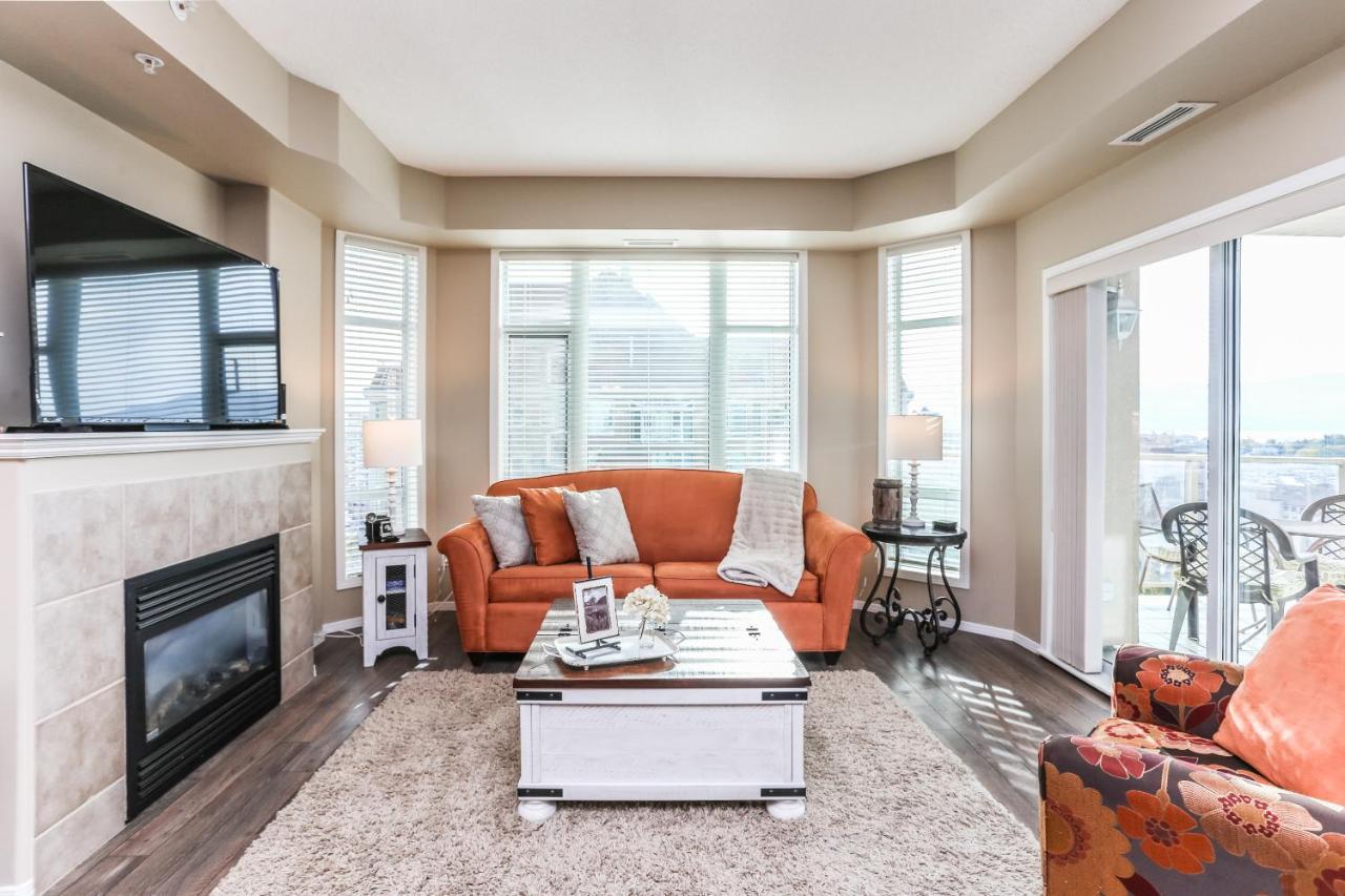 Sunset Waterfront Resort By Discover Kelowna Resort Accommodations Eksteriør billede