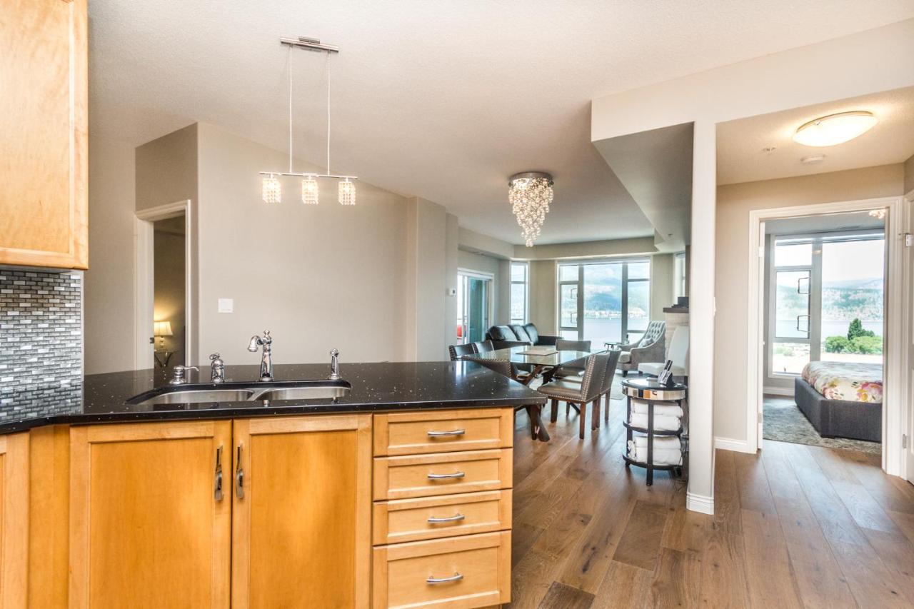 Sunset Waterfront Resort By Discover Kelowna Resort Accommodations Eksteriør billede