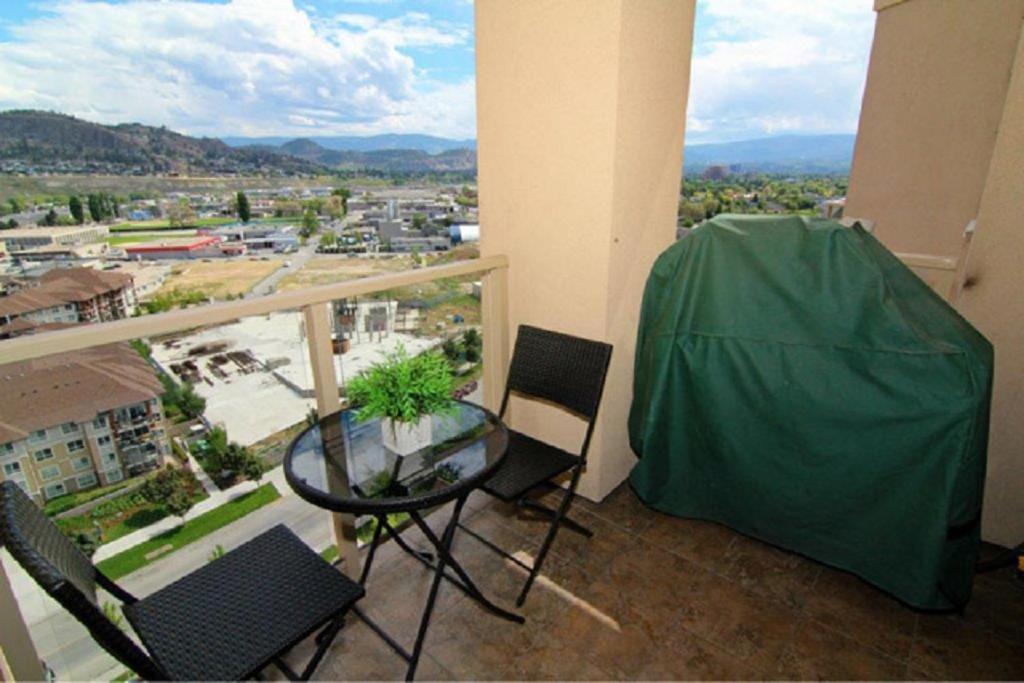Sunset Waterfront Resort By Discover Kelowna Resort Accommodations Eksteriør billede