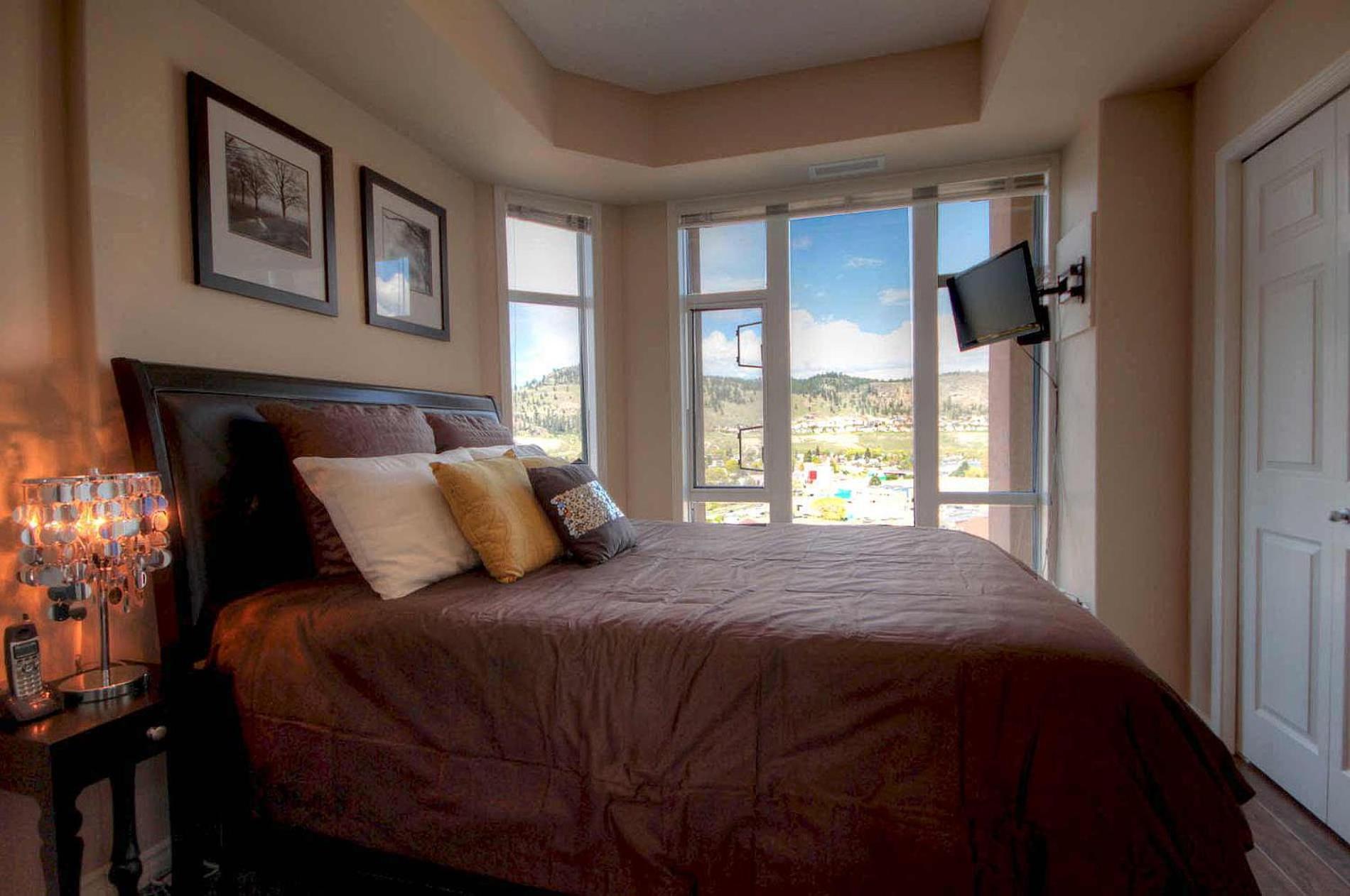 Sunset Waterfront Resort By Discover Kelowna Resort Accommodations Eksteriør billede