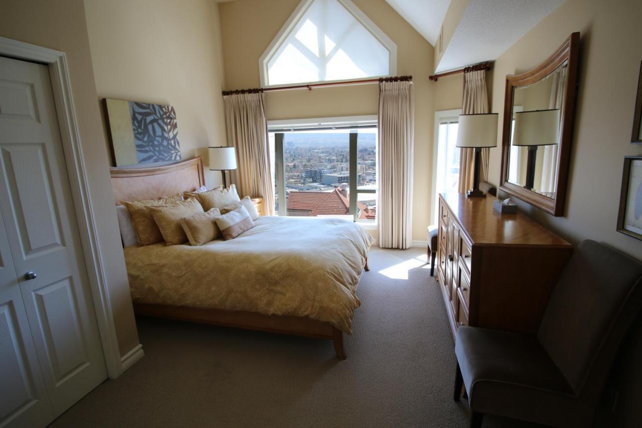 Sunset Waterfront Resort By Discover Kelowna Resort Accommodations Eksteriør billede
