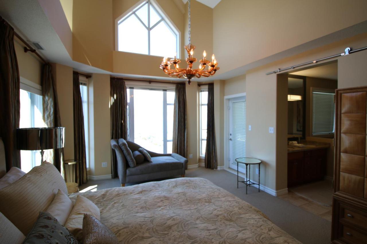 Sunset Waterfront Resort By Discover Kelowna Resort Accommodations Eksteriør billede
