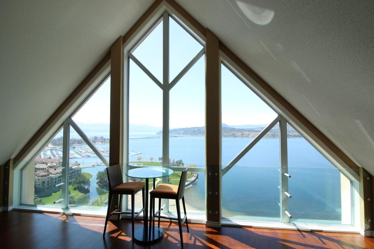 Sunset Waterfront Resort By Discover Kelowna Resort Accommodations Eksteriør billede