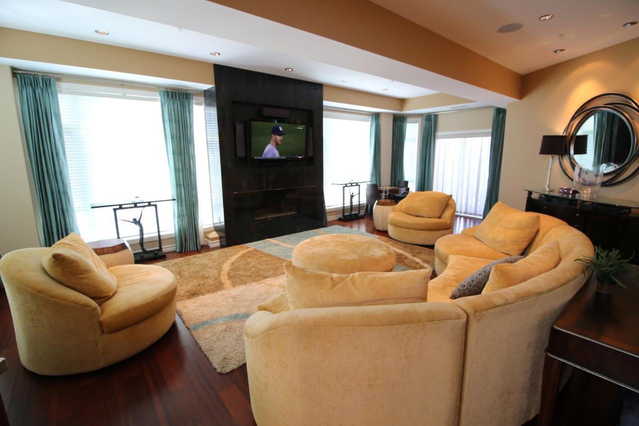 Sunset Waterfront Resort By Discover Kelowna Resort Accommodations Eksteriør billede