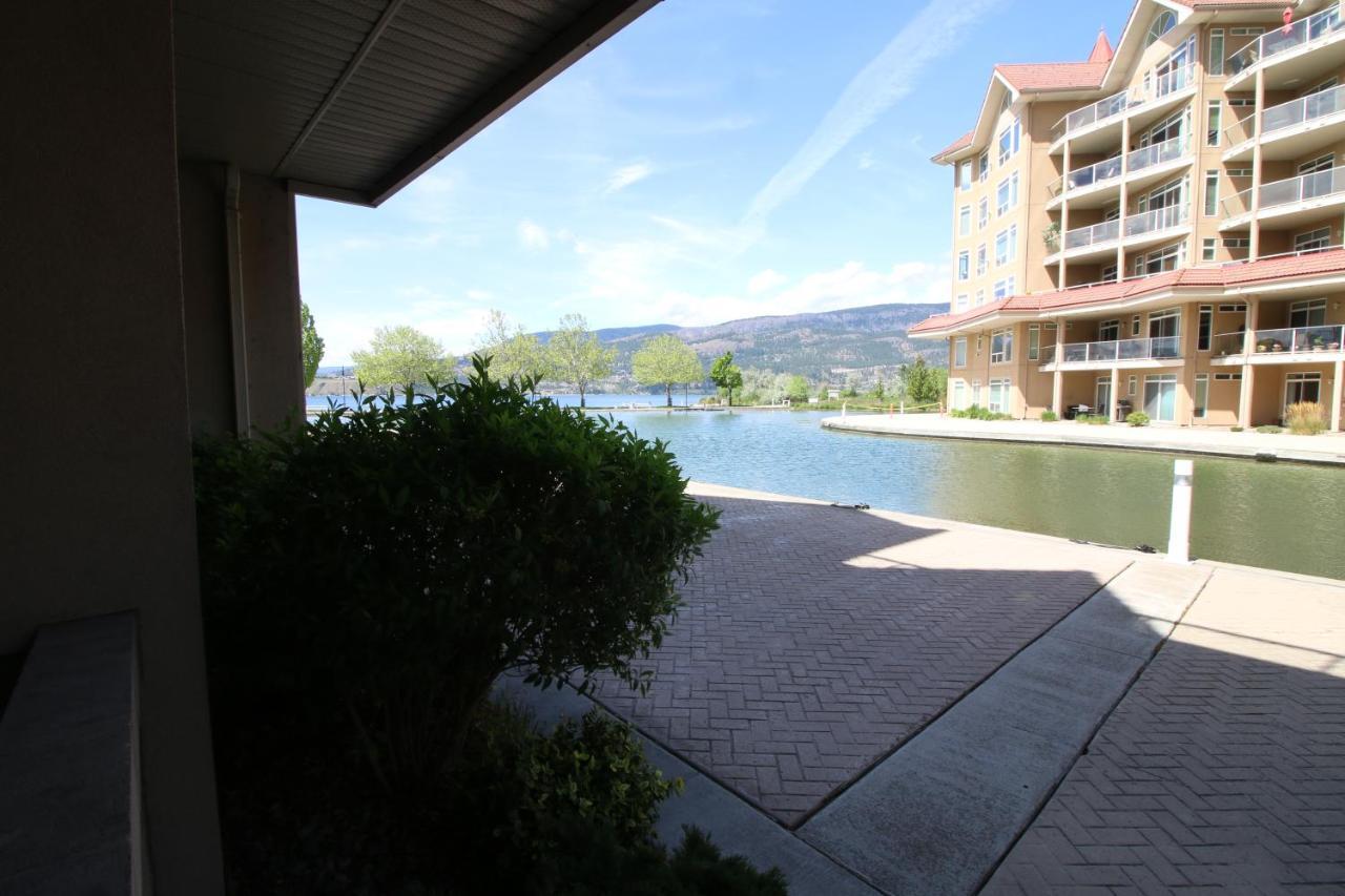 Sunset Waterfront Resort By Discover Kelowna Resort Accommodations Eksteriør billede