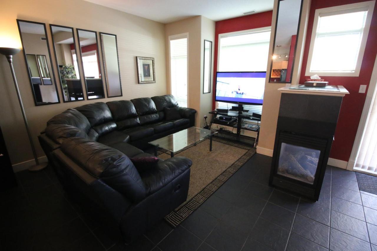 Sunset Waterfront Resort By Discover Kelowna Resort Accommodations Eksteriør billede