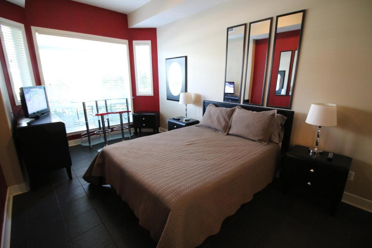 Sunset Waterfront Resort By Discover Kelowna Resort Accommodations Eksteriør billede