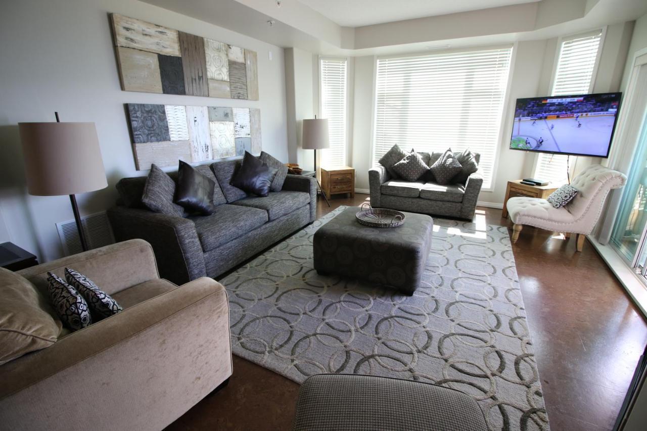 Sunset Waterfront Resort By Discover Kelowna Resort Accommodations Eksteriør billede