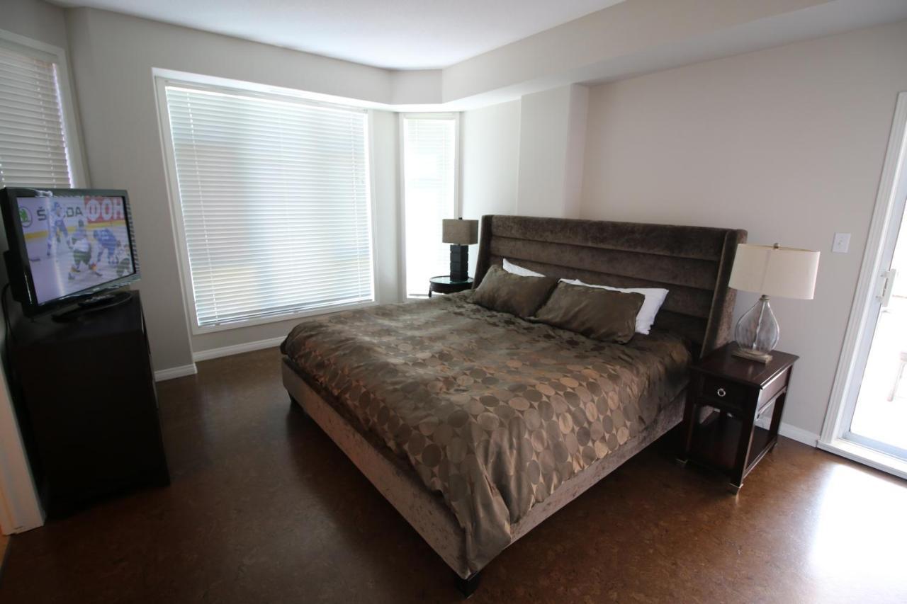Sunset Waterfront Resort By Discover Kelowna Resort Accommodations Eksteriør billede