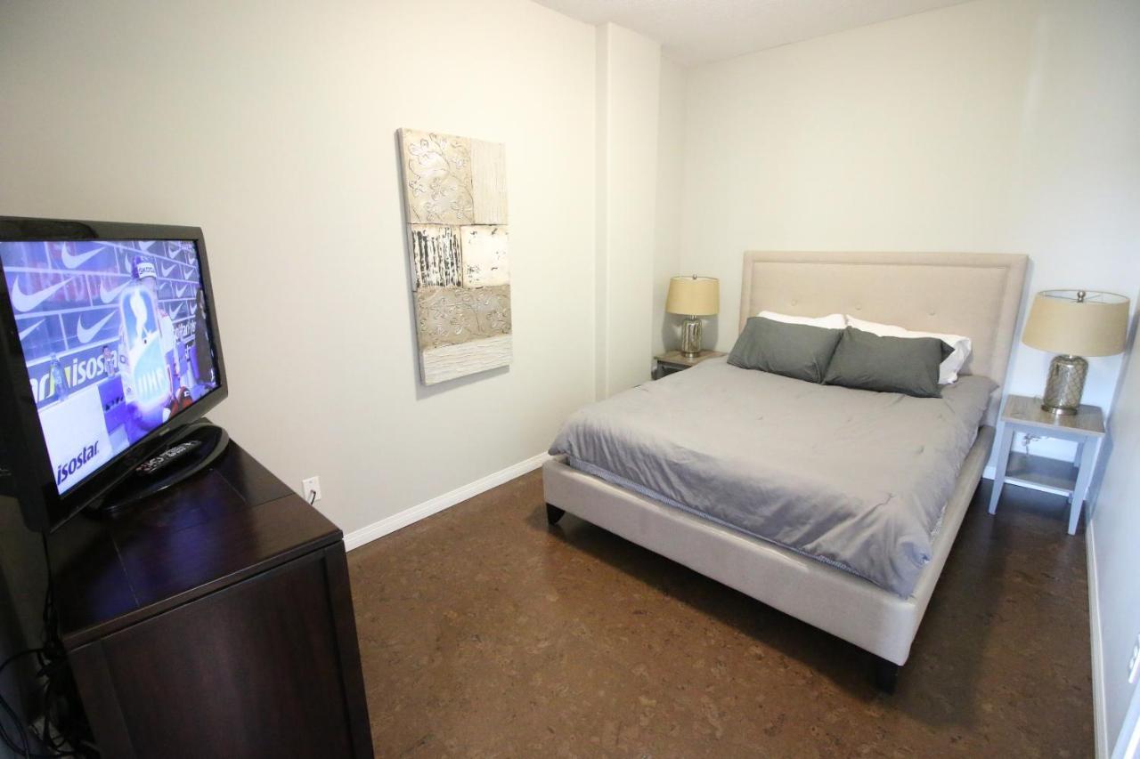 Sunset Waterfront Resort By Discover Kelowna Resort Accommodations Eksteriør billede